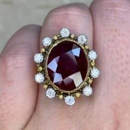 buccellati ruby ring set in 18k gold and adorned with diamonds