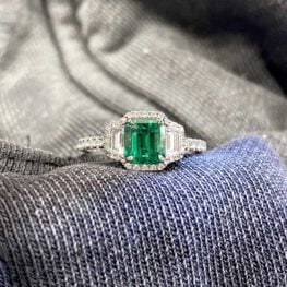 0.96 carat Emerald and Diamond Ring Gemstone Ring Artistic Picture 14695
