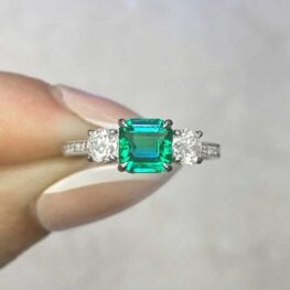 colombian no oil engagement ring emerald and diamonds 14700