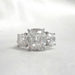 Stunning platinum three-stone diamond ring Artistic Picture HER604